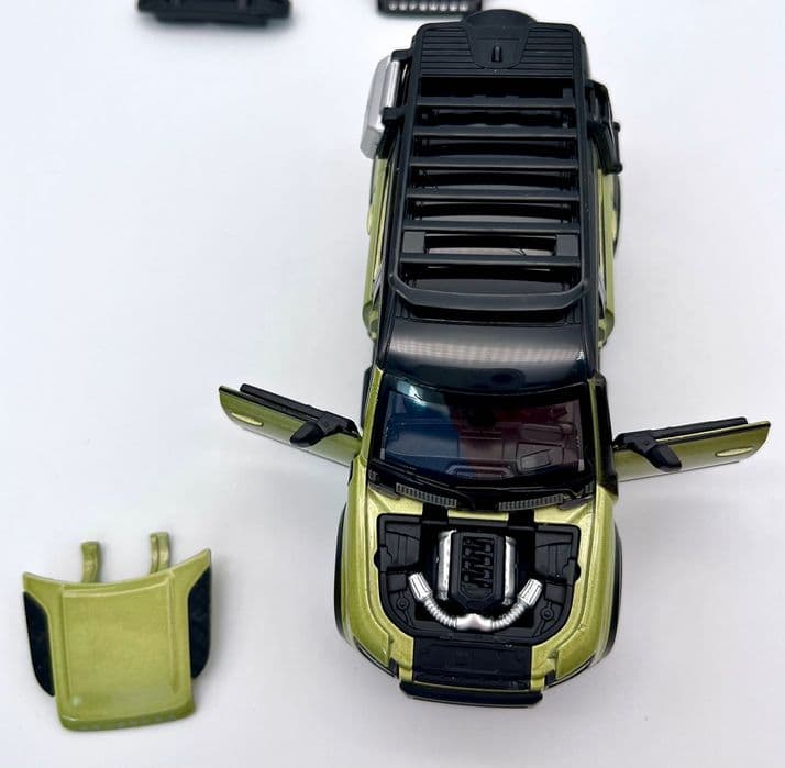 Land Rover Defender 110 model w skali 1:43 firmy CCA Models