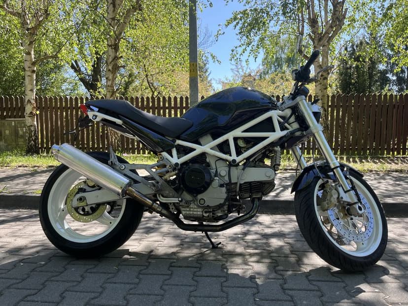Ducati Monster 900 ie