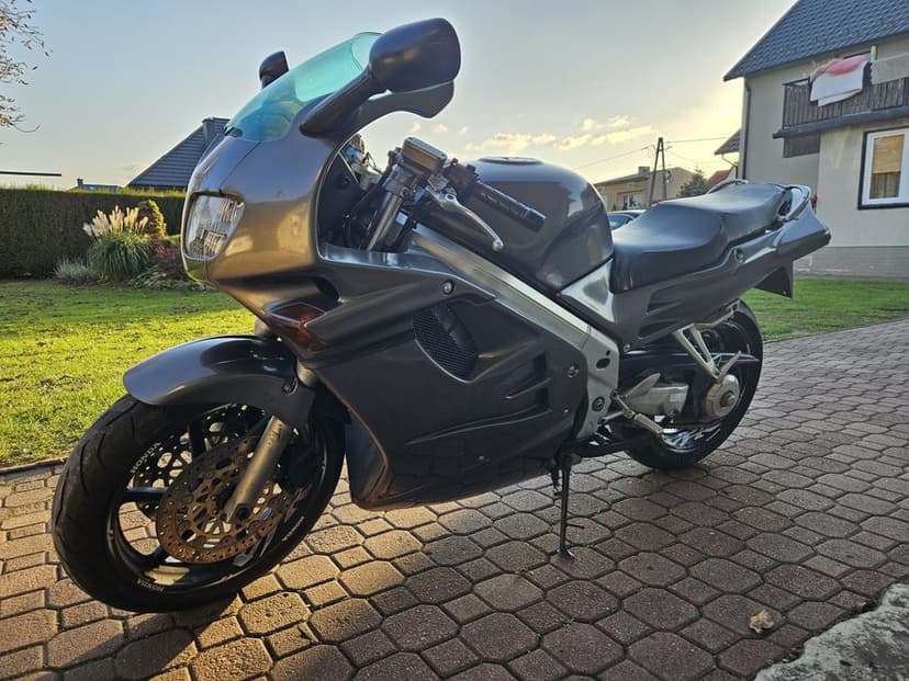 Honda vfr 750 rc36 szosowy turystyczny 1994