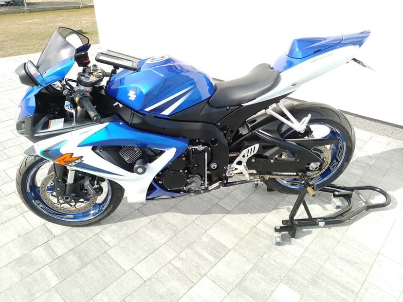 Suzuki GSX-R dużo dodatków
