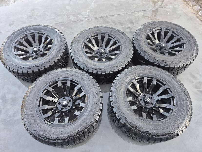 Felgi i opony do jeep wrangler Fuel r20