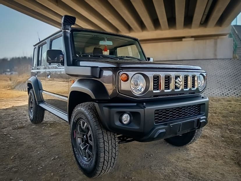 Piękne Suzuki Jimny gotowe do podróży