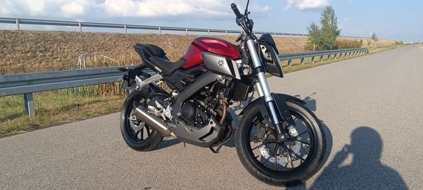 Yamaha MT 125 PL salon Akrapovic