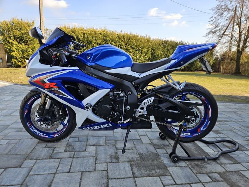 Suzuki GSXR 750 K9