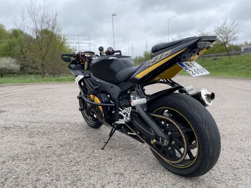 Yamaha R6 5SL Valentino Rossi 2005 stunt