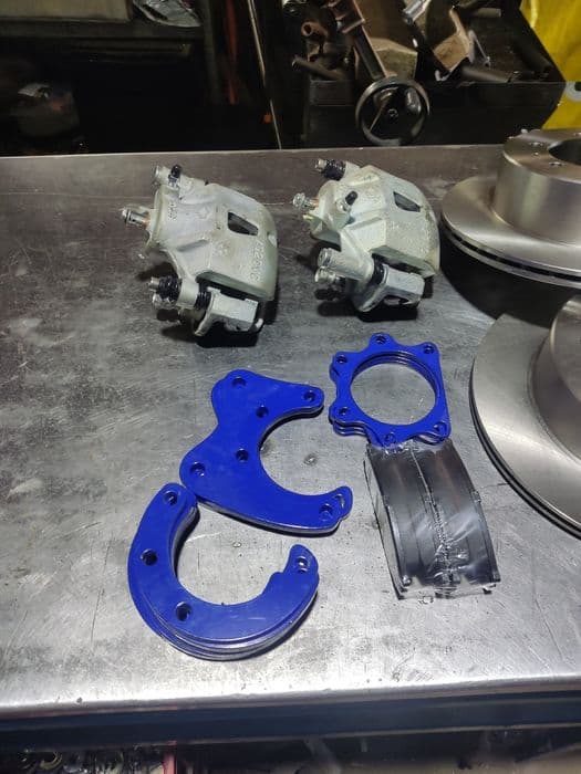 Zestaw hamulcowy hamulce tarczowe tył jarzma Nissan patrol k160 k260