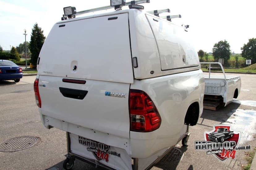Paka skrzynia ładunkowa Toyota Hilux 1.5 kabiny extra cab półtora