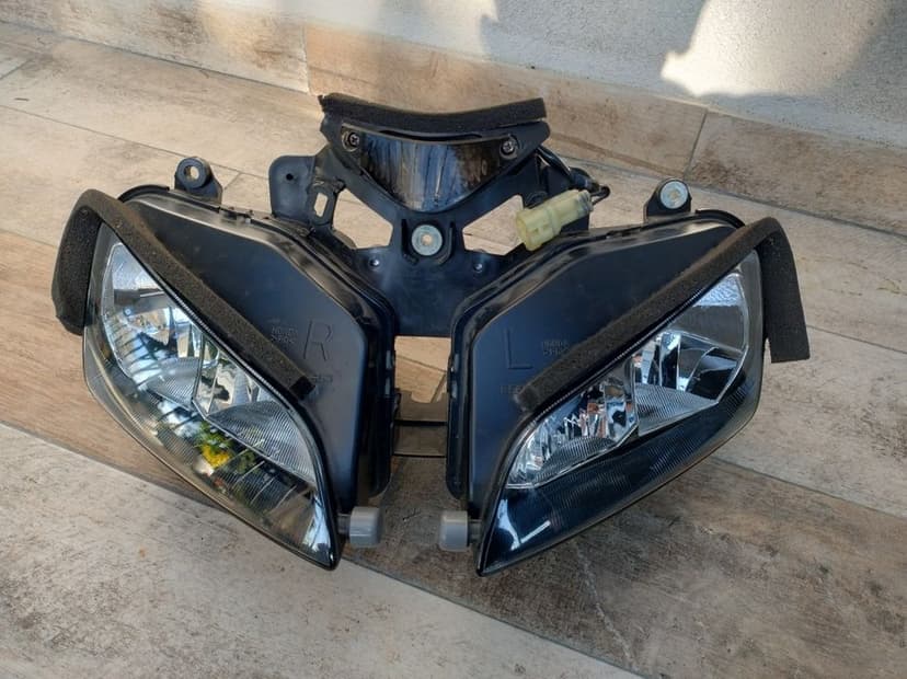 Reflektor lampa honda CBR sc57