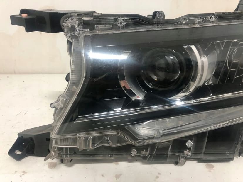Lampa Lewa Przód Toyota Land Cruiser 150 Full LED