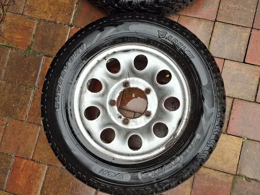 Koła z oponami AT  Suzuki jimny 205/70R15