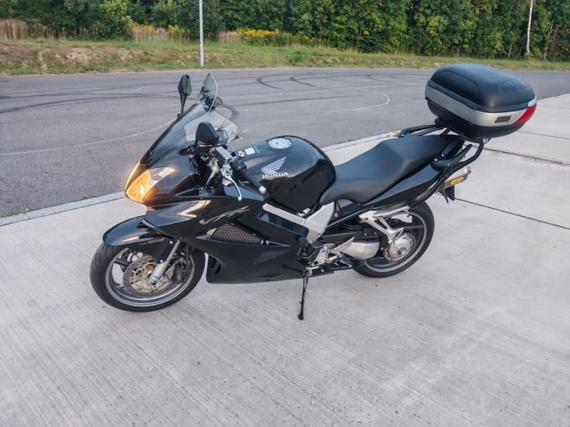 Na sprzedaż Honda VFR 800
