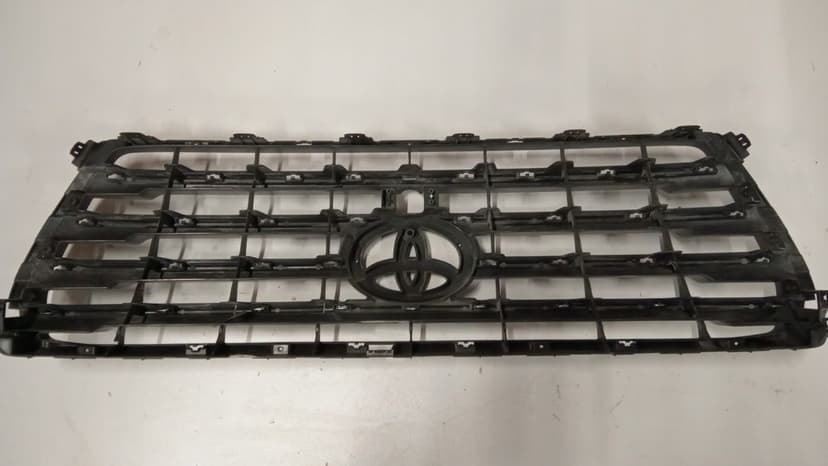 GRILL ATRAPA CHŁODNICY TOYOTA LAND CRUISER LC 200 LIFT 5311460110