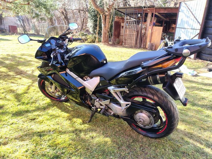 Honda VFR800 VTEC czarna piękna V4 pierwszy właściciel GIVI IDEALNY