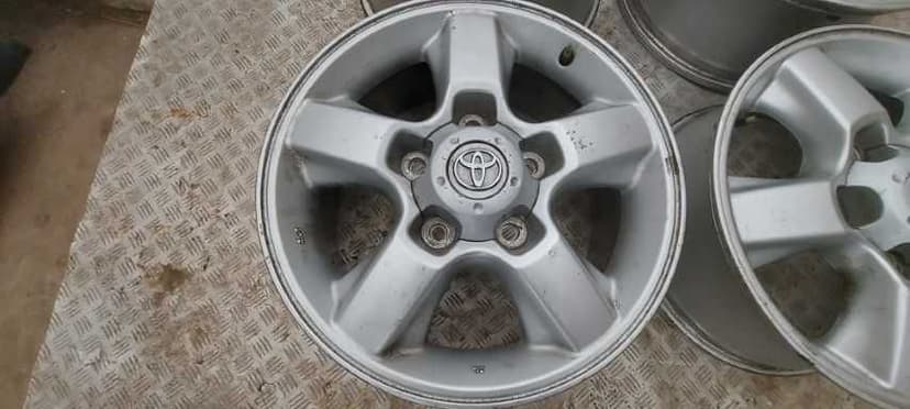 Toyota Land Cruiser felgi aluminiowe 18 cali J6 komplet oryginał