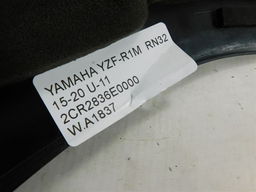 PLASTIK WYPEŁNIENIE OWIEWKA YAMAHA YZF-R1M RN32 15-20 U-11 2CR2836E0000