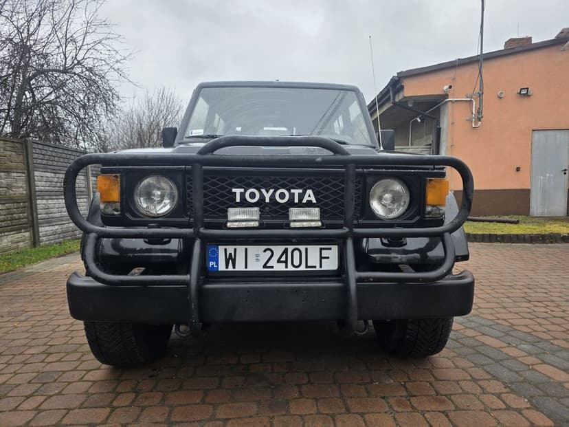 Toyota Land Cruiser LJ 70 terenowy 4x4 klasyk