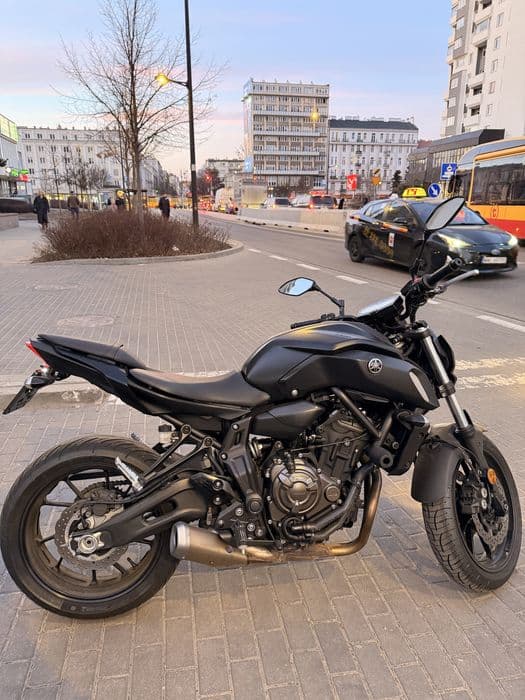 Yamaha mt-07 czarny mat
