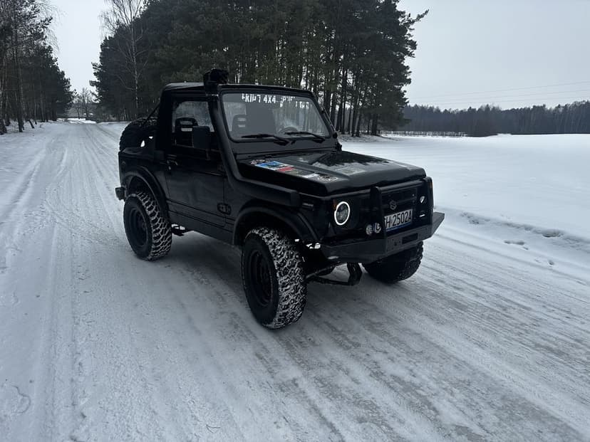 Suzuki Samurai 4x4 off road