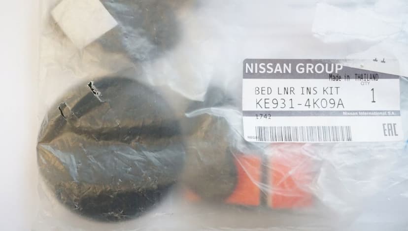 ZESTAW MONTAŻOWY SKRZYNI BAGAŻ NISSAN NAVARA NP300