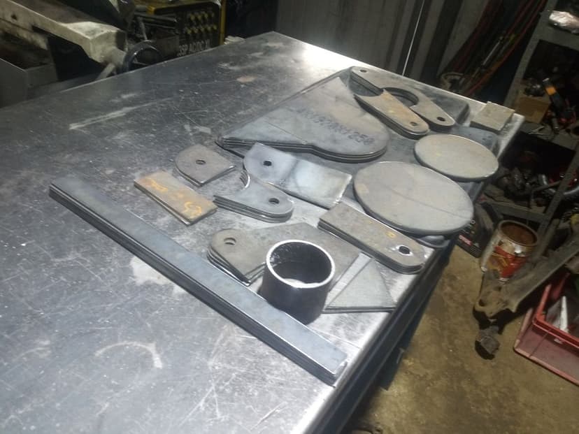 Zestaw radiusow blach do Nissan patrol k160 k260 na sprężyny