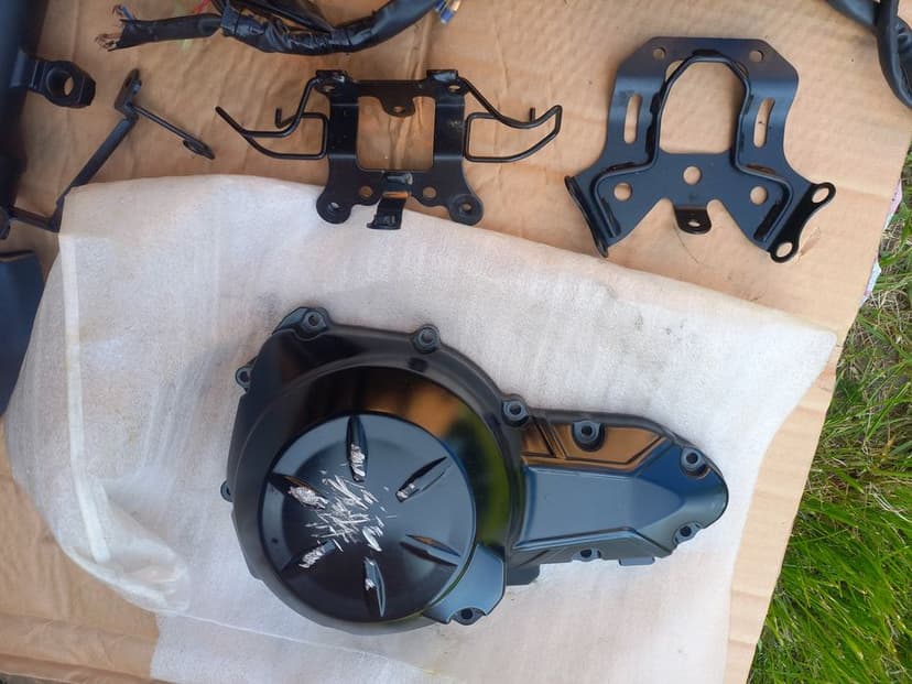 Kawasaki z650 dekiel alternatora półka bok dźwignia instalacja goleń