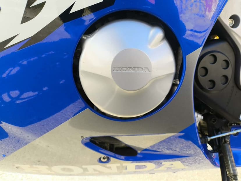 Bezwypadkowa honda CBR F4 i