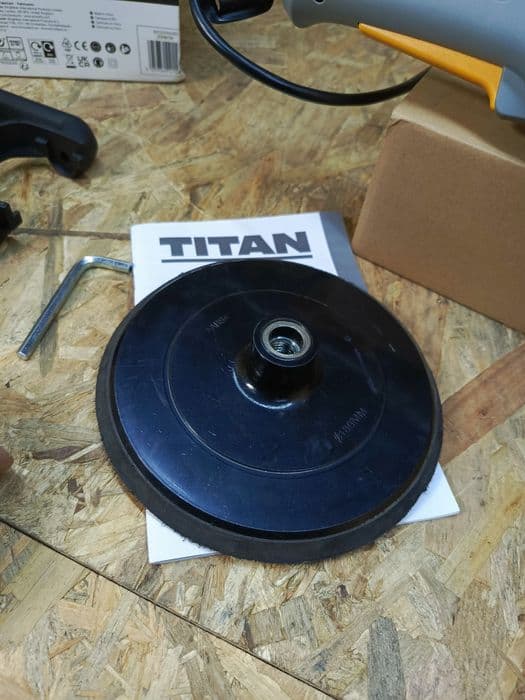 Polerka titan 1100w . powystawowa