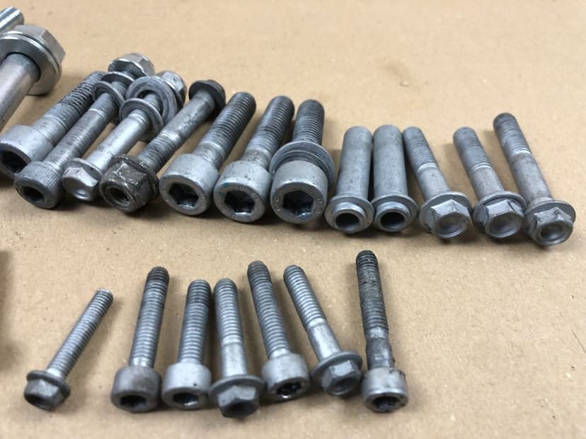 Aprilia Tuono 125 Śruby Śrubki Szpilki 2022