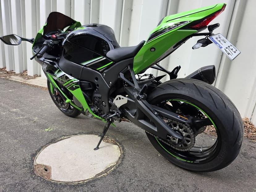 Kawasaki ZX10R KRT doinwestowana,  w świetnym stanie.