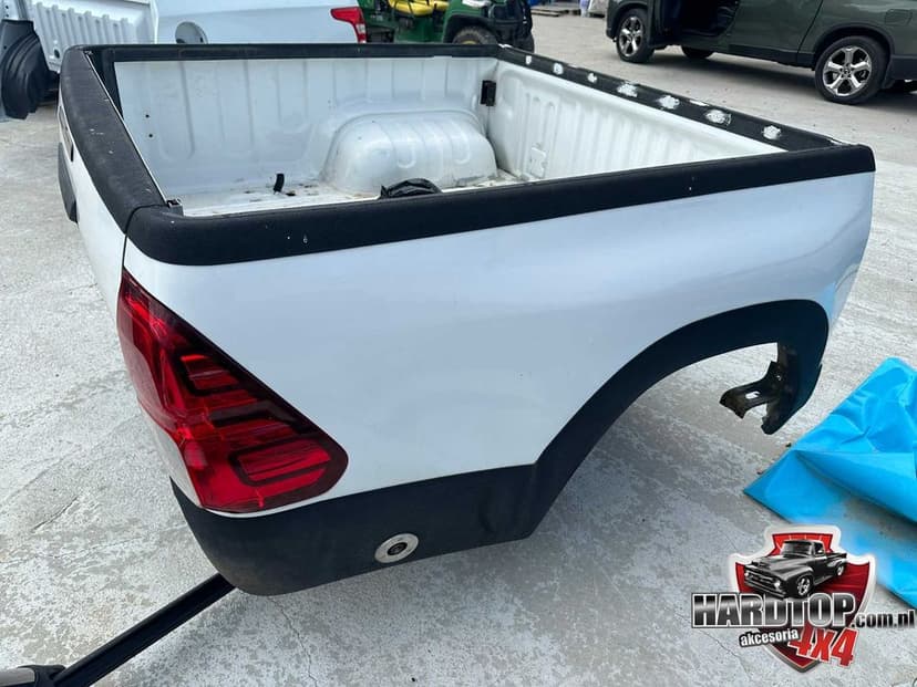 PAKA Skrzynia Ładunkowa Toyota Hilux 2005/2015+ DBC
