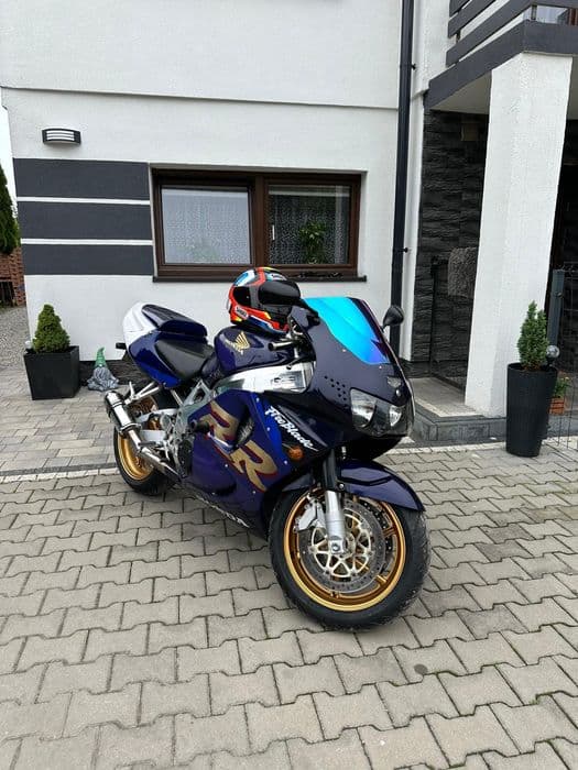 Honda CBR 900RR bdb stan doinwestowana