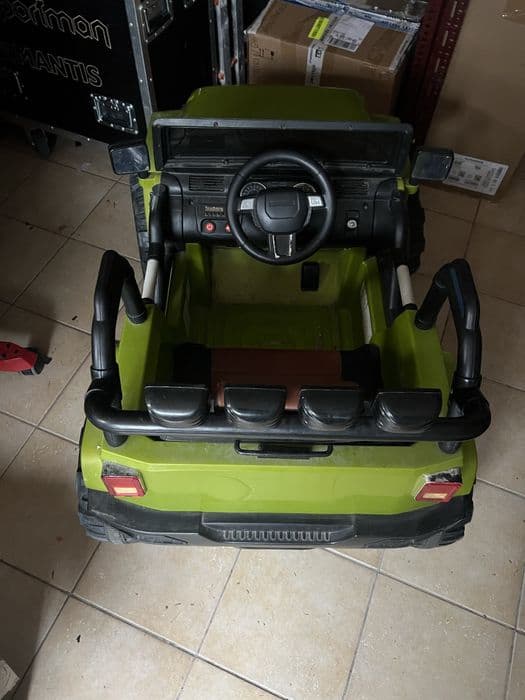 Jeep Wrangler auto na akumulator