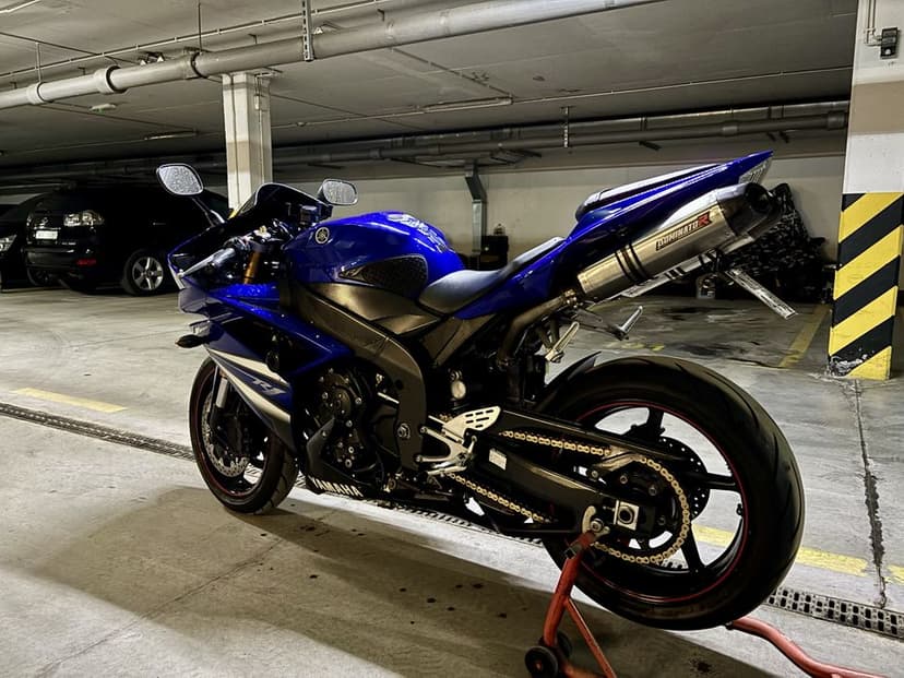Yamaha R1 RN19 2007r