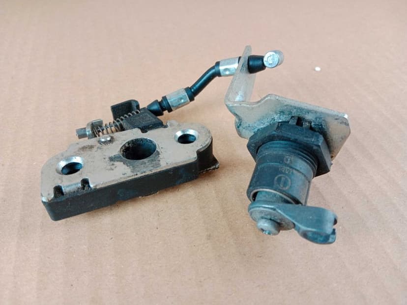 Ducati Monster 696 Zestaw do Odpalania Klucze Wlew Zamek Tył Stacyjka