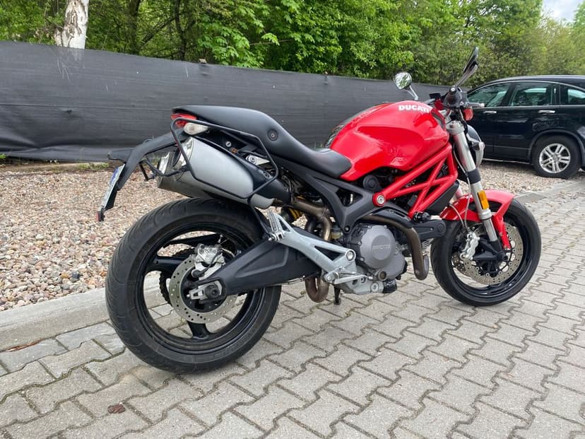 Ducati monster 696