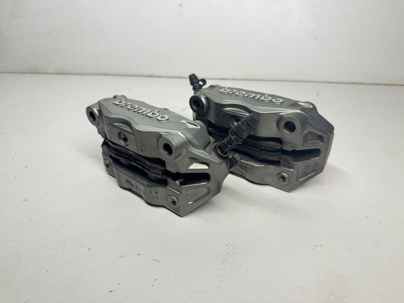 Ducati Monster 821 Brembo Monoblock Zaciski Hamulcowe Przód Przednie