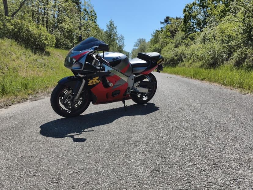 Suzuki gsxr 600 srad