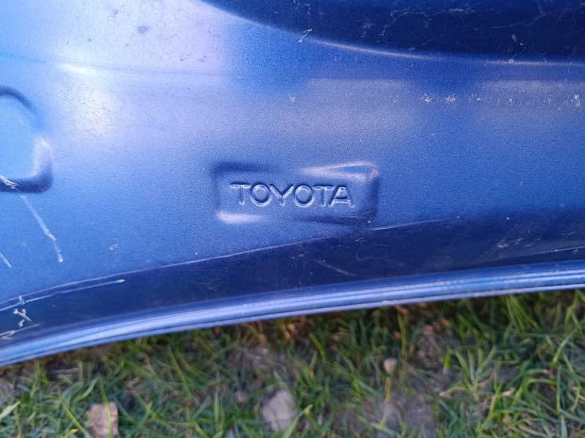 maska Toyota Hilux VIII 8