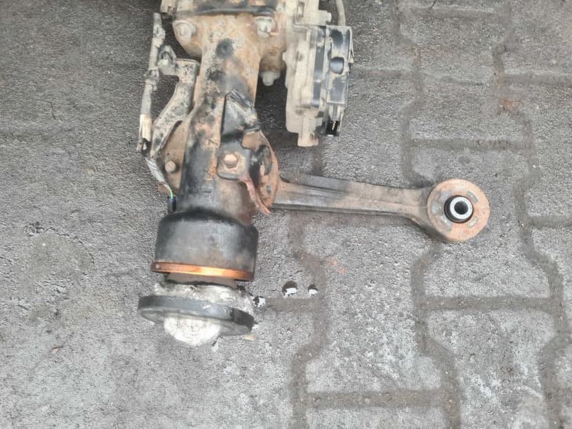 Toyota Hilux VIII 2.4d 20r most przód H19 dyfer przód