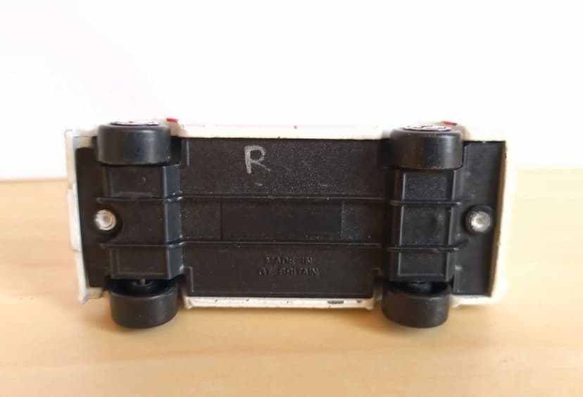 Corgi Juniors Land Rover Defender 110 Police