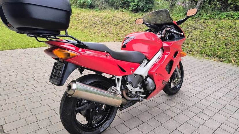 HONDA VFR 800 Oryginał bezwypadkowy KODO Motocykle raty