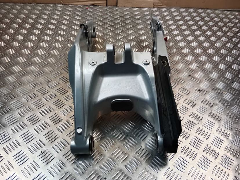 Aprilia RS 660 Wahacz Tył Tylny Zawieszenie Osłona Łańcucha Chlapacz