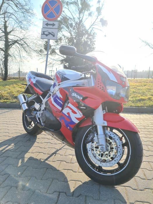 Honda CBR 900rr SC33