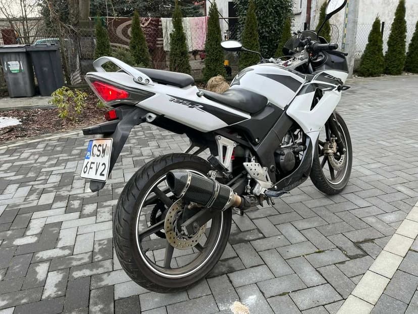 Sprzedam Hondę CBR 125R - zadbana, niski przebieg