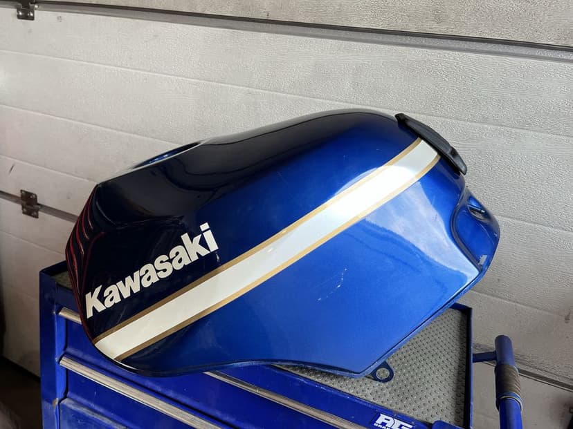 Zbiornik paliwa bak Kawasaki ZX 10 ZXT00B