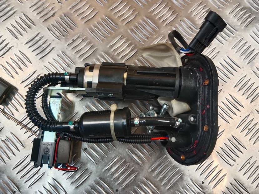 Aprilia RS 660 Pompa Paliwa  20-25