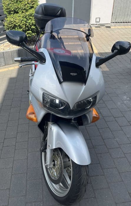 HONDA VFR 800FI wersja na piędziesięciolecie Hondy