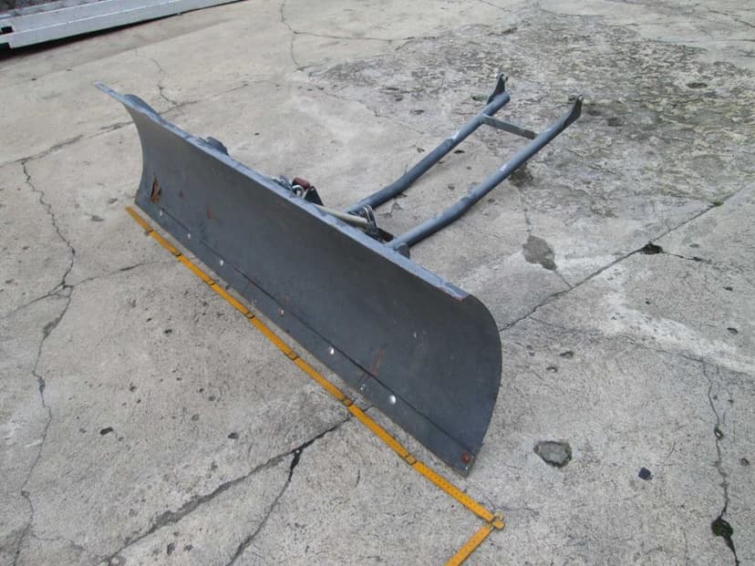 Pług do śniegu do: traktorek ogrodniczy  quad  atv  utv  odśnieżanie