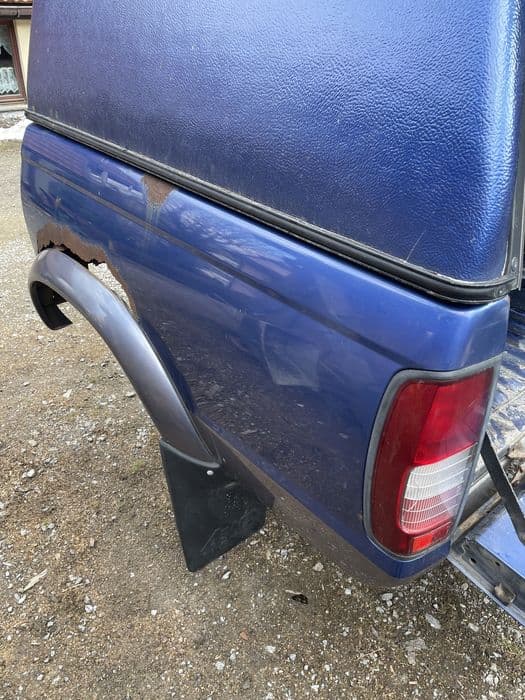 Nissan Navara d22 np300 paka zabudowa burta lampy