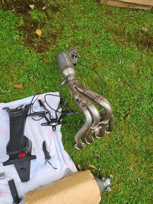 Suzuki GSXR 1000 L7 części, wydech, siedzenie, przełącznik